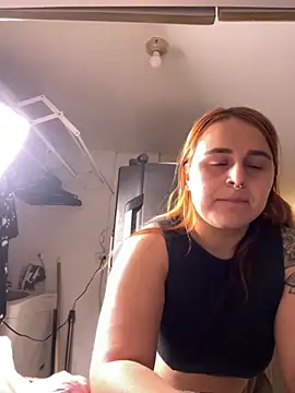 Snapshot of evy_orange1 chatting on 09.26.25 evy orange1 online show from 09.26.25