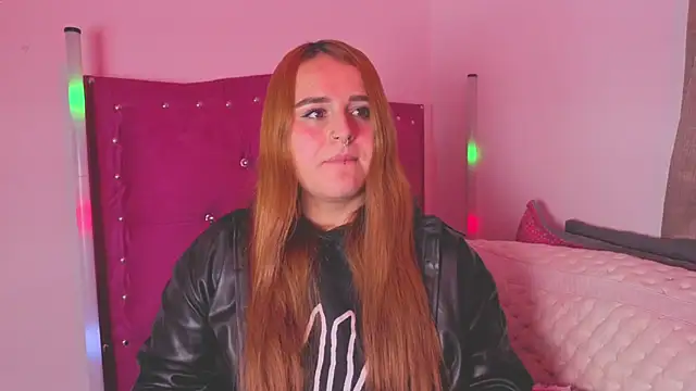 Snapshot of evy_orange1 chatting on 10.04.25 evy orange1 online show from 10.04.25