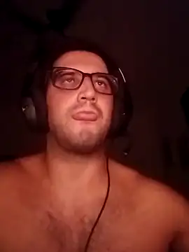 Snapshot of maxiporonga1 chatting on 04.02.26 maxiporonga1 online show from 04.02.26