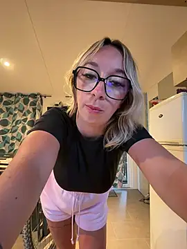 Snapshot of Giuliana_baby chatting on 07.13.26 Giuliana baby online show from 07.13.26