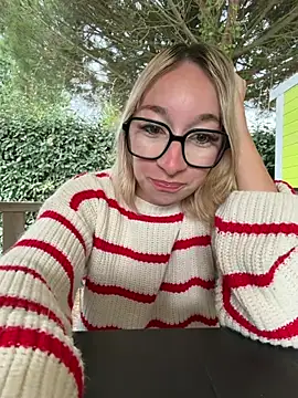 Snapshot of Giuliana_baby chatting on 07.15.26 Giuliana baby online show from 07.15.26