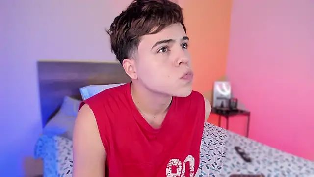 Snapshot of justinbiler chatting on 02.08.25 justinbiler online show from 02.08.25