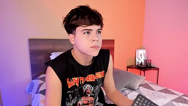 Snapshot of justinbiler chatting on 02.14.25 justinbiler online show from 02.14.25