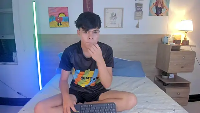 Snapshot of justinbiler chatting on 10.11.25 justinbiler online show from 10.11.25