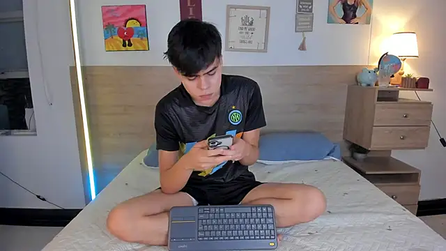 Snapshot of justinbiler chatting on 10.17.25 justinbiler online show from 10.17.25