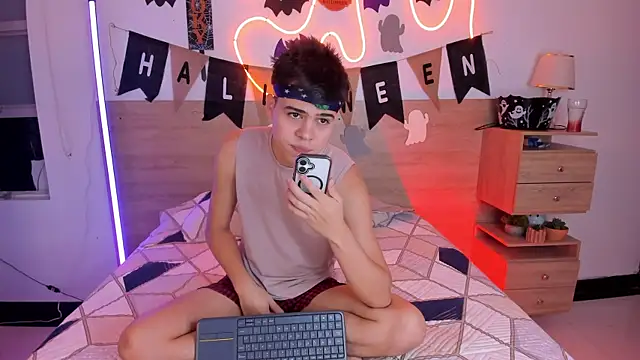 Snapshot of justinbiler chatting on 10.27.25 justinbiler online show from 10.27.25