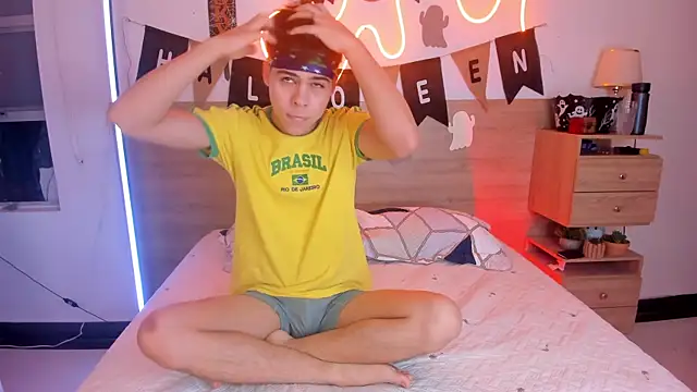 Snapshot of justinbiler chatting on 10.30.25 justinbiler online show from 10.30.25