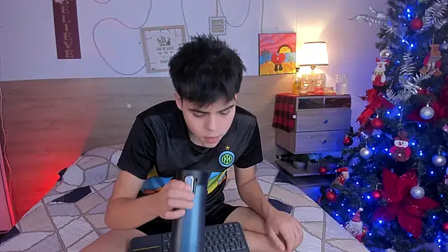 Snapshot of justinbiler chatting on 11.10.25 justinbiler online show from 11.10.25