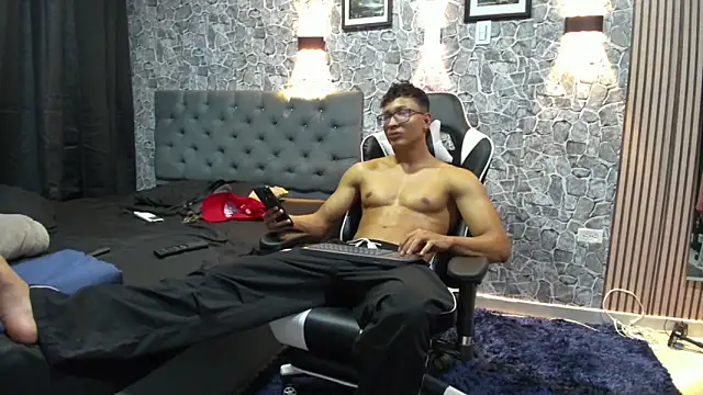 Snapshot of chriss_jones1 chatting on 09.23.25 chriss jones1 online show from 09.23.25