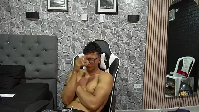 Snapshot of chriss_jones1 chatting on 09.26.25 chriss jones1 online show from 09.26.25