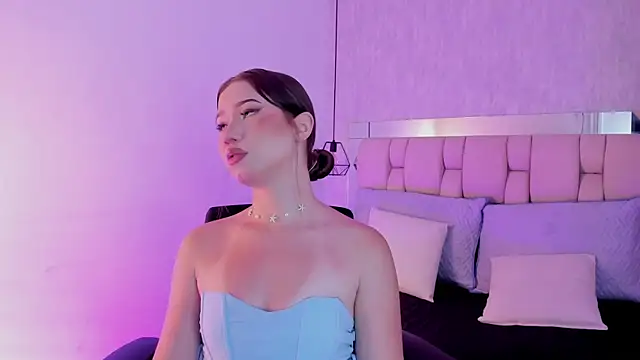 Snapshot of Roxie-Summers11 chatting on 01.05.25 Roxie-Summers11 online show from 01.05.25