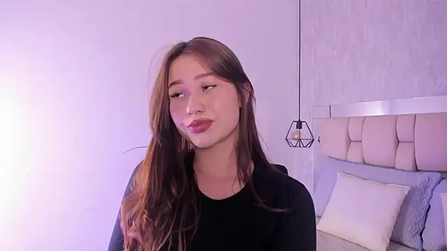 Snapshot of Roxie-Summers11 chatting on 01.14.25 Roxie-Summers11 online show from 01.14.25