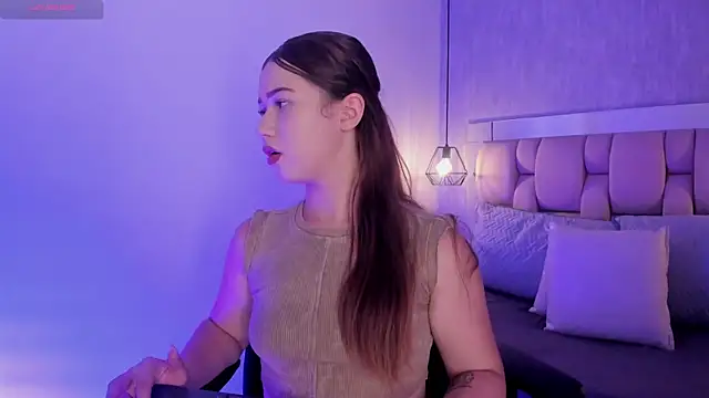 Snapshot of Roxie-Summers11 chatting on 02.21.25 Roxie-Summers11 online show from 02.21.25