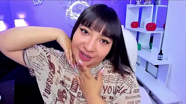 Snapshot of Emma_monserrat chatting on 05.23.26 Emma monserrat online show from 05.23.26