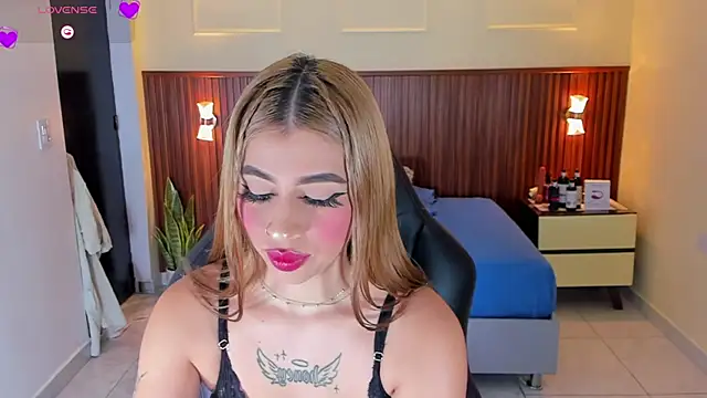 LUCYAMARS1 online show from 11.26.25