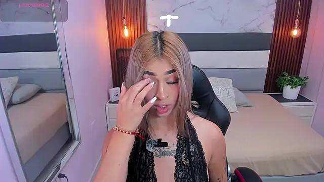 LUCYAMARS1 online show from 03.17.26