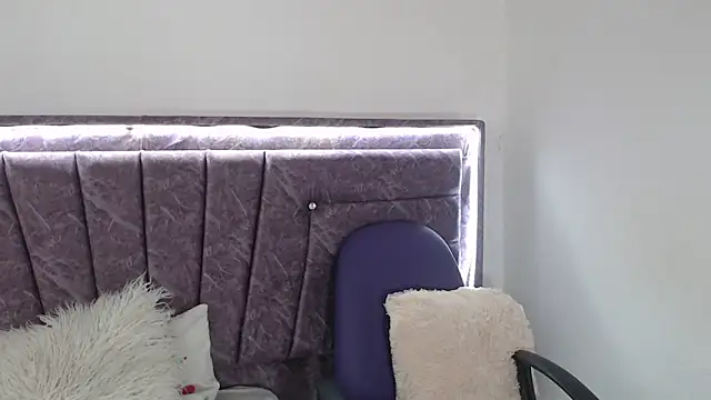 Snapshot of Penelope_Fox14 chatting on 09.17.25 Penelope Fox14 online show from 09.17.25