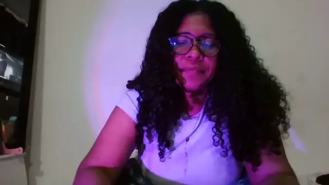 Snapshot of Ivon-09 chatting on 10.25.25 Ivon-09 online show from 10.25.25