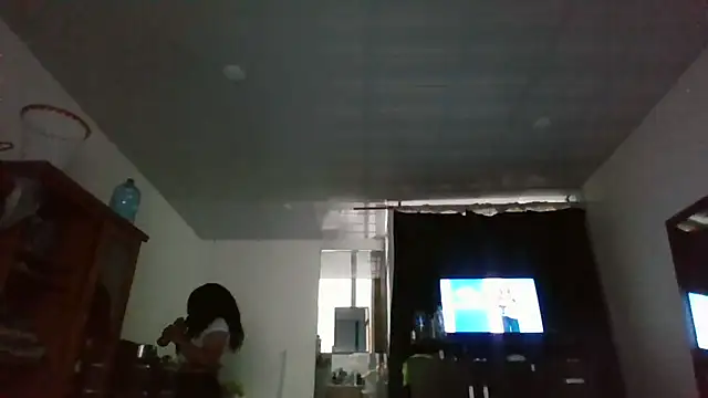 Snapshot of Ivon-09 chatting on 10.28.25 Ivon-09 online show from 10.28.25