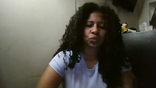 Snapshot of Ivon-09 chatting on 11.20.25 Ivon-09 online show from 11.20.25