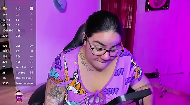 Snapshot of Sharon_hils chatting on 12.11.24 Sharon hils online show from 12.11.24