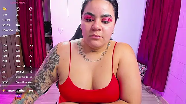 Snapshot of Sharon_hils chatting on 12.31.24 Sharon hils online show from 12.31.24