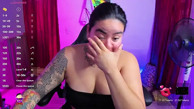 Snapshot of Sharon_hils chatting on 01.16.25 Sharon hils online show from 01.16.25