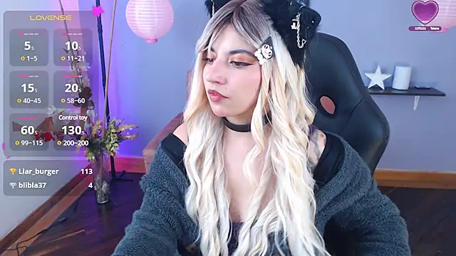 Snapshot of yumin3ko chatting on 01.28.25 yumin3ko online show from 01.28.25