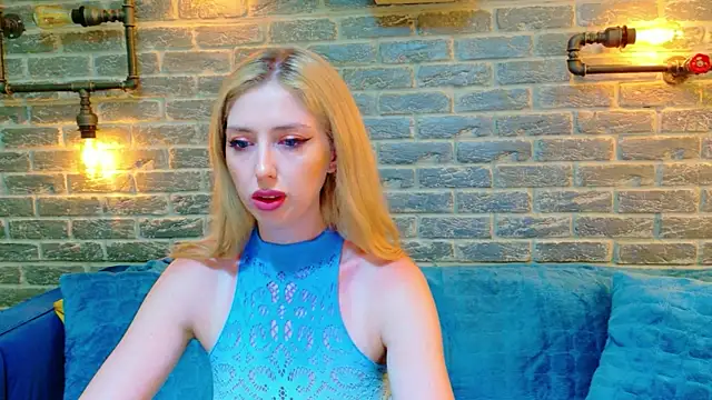 Snapshot of LisaCaprice chatting on 07.31.26 LisaCaprice online show from 07.31.26