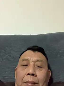 Snapshot of bcc0001 chatting on 10.27.25 bcc0001 online show from 10.27.25