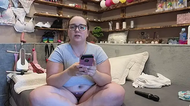 Snapshot of Kimberly-Caprice chatting on 02.25.25 Kimberly-Caprice online show from 02.25.25