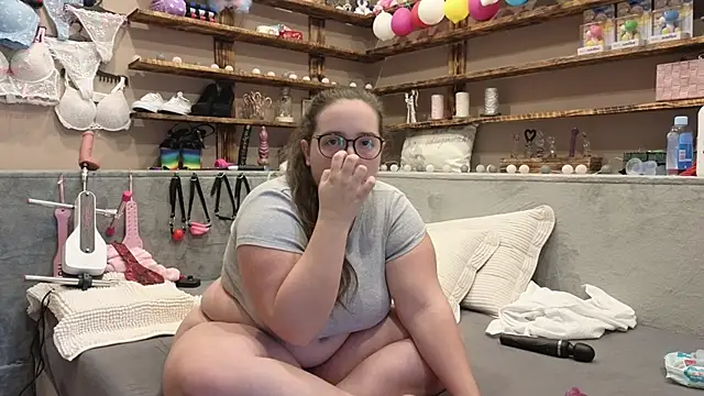 Snapshot of Kimberly-Caprice chatting on 02.25.25 Kimberly-Caprice online show from 02.25.25