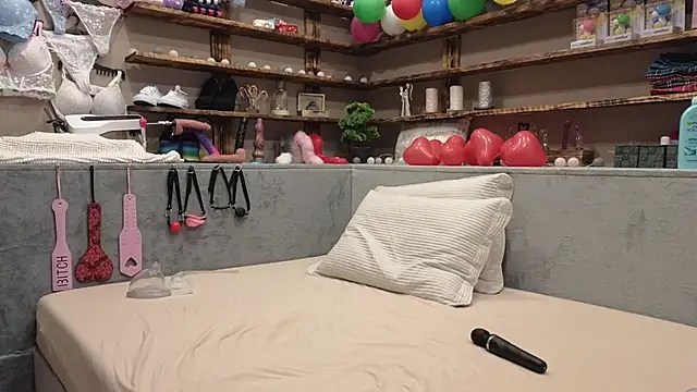 Snapshot of Kimberly-Caprice chatting on 03.16.25 Kimberly-Caprice online show from 03.16.25