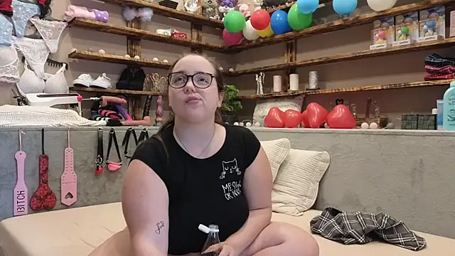 Snapshot of Kimberly-Caprice chatting on 03.17.25 Kimberly-Caprice online show from 03.17.25