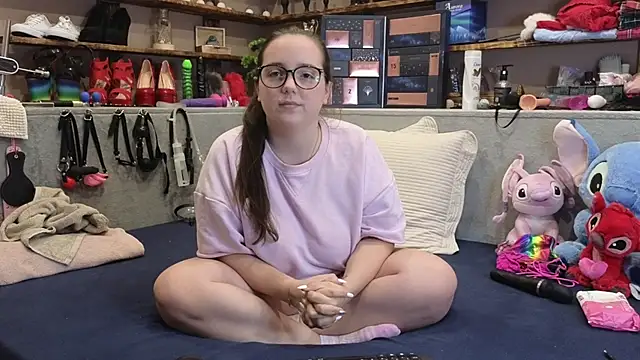 Snapshot of Kimberly-Caprice chatting on 11.24.25 Kimberly-Caprice online show from 11.24.25