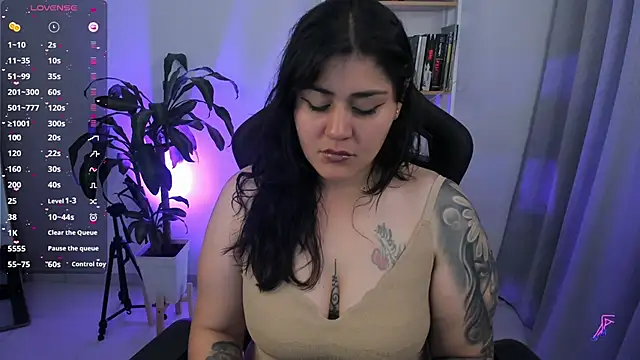 Snapshot of GretaX-X chatting on 11.10.25 GretaX-X online show from 11.10.25