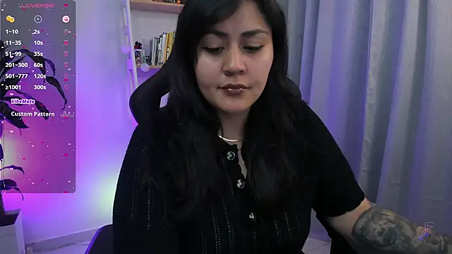 Snapshot of GretaX-X chatting on 11.11.25 GretaX-X online show from 11.11.25