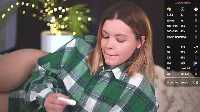 Snapshot of Milana15 chatting on 02.13.25 Milana15 online show from 02.13.25