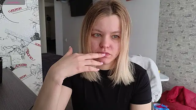 Snapshot of Milana15 chatting on 03.13.25 Milana15 online show from 03.13.25