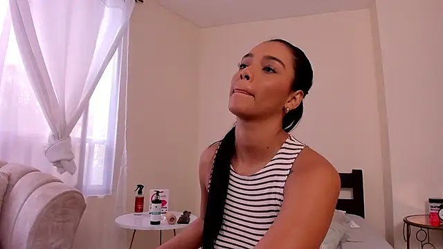 Snapshot of evely_coelloo chatting on 12.02.24 evely coelloo online show from 12.02.24