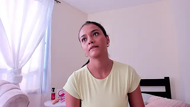 Snapshot of evely_coelloo chatting on 01.07.25 evely coelloo online show from 01.07.25