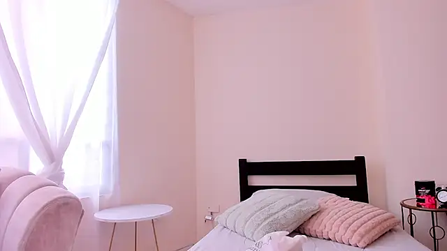 Snapshot of evely_coelloo chatting on 02.13.25 evely coelloo online show from 02.13.25