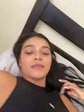 Snapshot of evely_coelloo chatting on 02.14.25 evely coelloo online show from 02.14.25