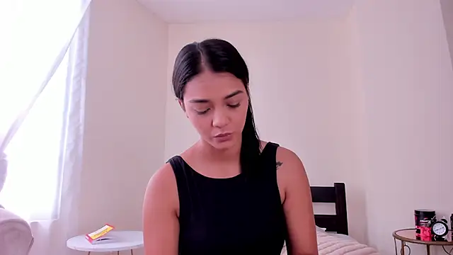 Snapshot of evely_coelloo chatting on 03.06.25 evely coelloo online show from 03.06.25