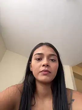 Snapshot of evely_coelloo chatting on 03.18.25 evely coelloo online show from 03.18.25