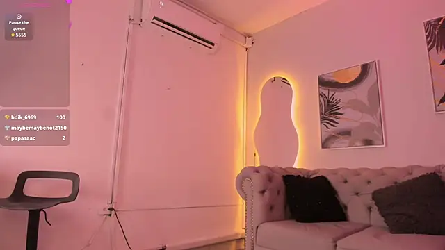 Isa Little Star online show from 10.31.25