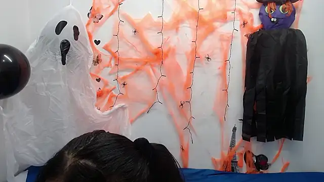 Snapshot of dulcenia_rose chatting on 10.15.25 dulcenia rose online show from 10.15.25