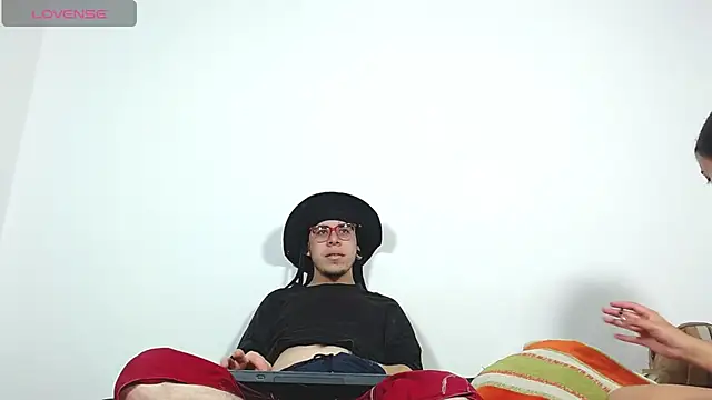 Snapshot of Hot_Teens69 chatting on 12.28.24 Hot Teens69 online show from 12.28.24