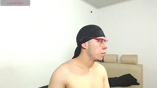 Snapshot of Hot_Teens69 chatting on 12.29.24 Hot Teens69 online show from 12.29.24