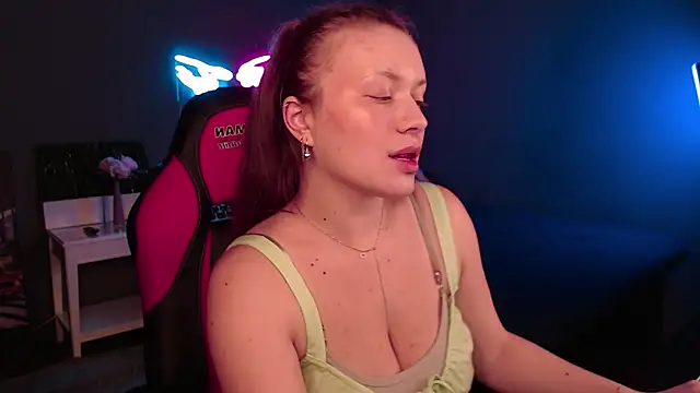 Snapshot of Ariell_Margot_ chatting on 02.01.25 Ariell Margot online show from 02.01.25